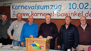 Vorstand (von links) Georg Dulle, Hubert Griep, Hubert Schulten, Otto Giese, Martin Triphaus und Hajo Lammers Foto: Spaßmakers